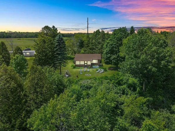 N5012 Lakeshore Dr, Kewaunee, WI 54216