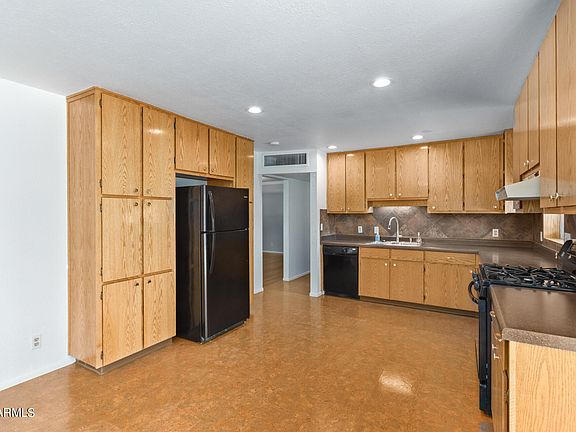 3rd image of 1117 E EL CAMINO Drive
