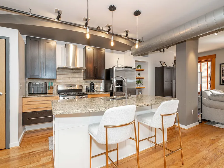 1417 Main St #5 — Photo 3