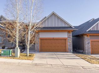 15 Cortina Vlg SW, Calgary, AB T3H0W8