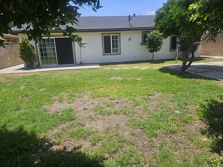 Fowler Ave — Photo 12