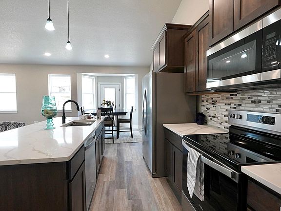 3rd image of 1100 Prairie River Drive