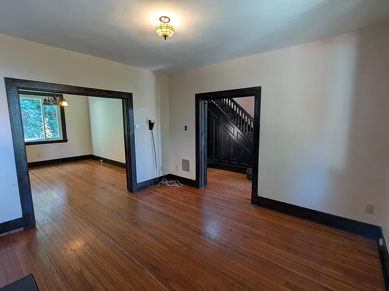 344 Connor St — Photo 4