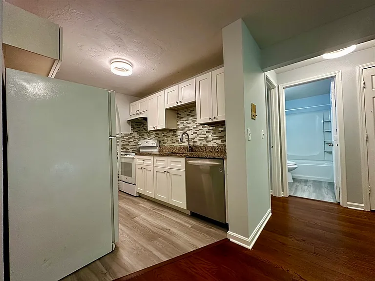 1205 Grafton St #B18 — Photo 12