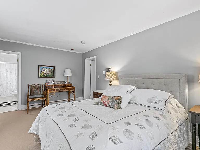 46 Chastellux Ave #M8 — Photo 17