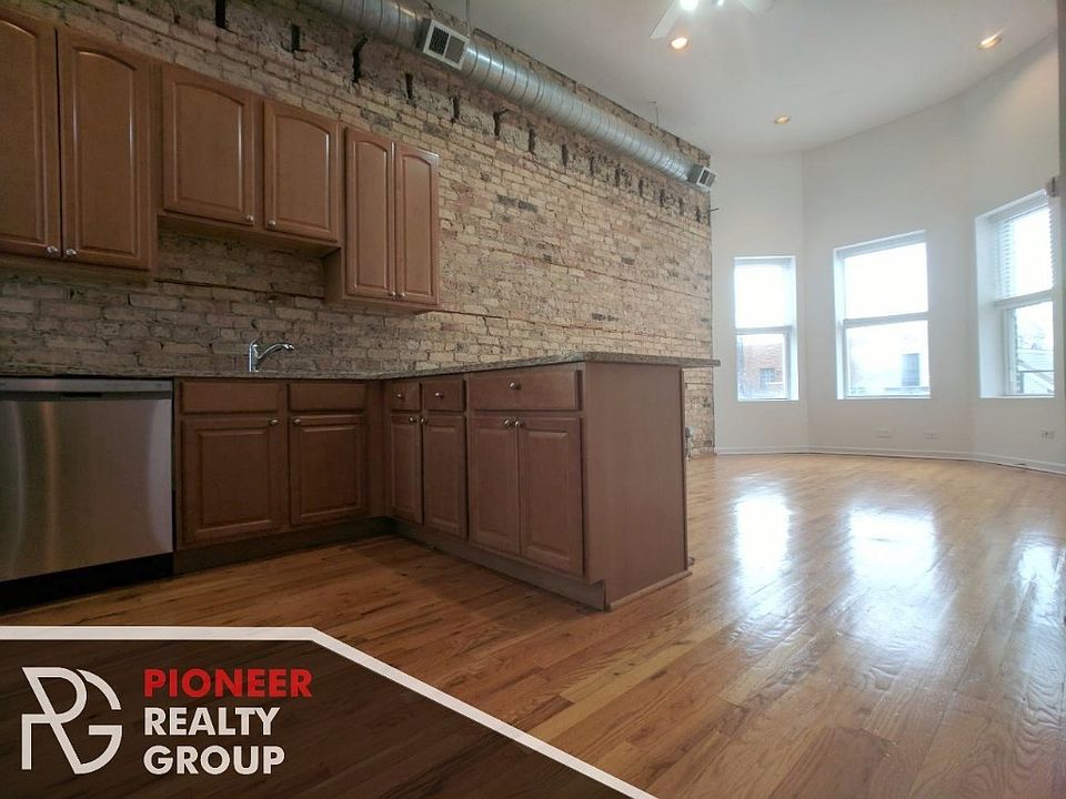 1st image of 2450 N Southport Ave #2450303