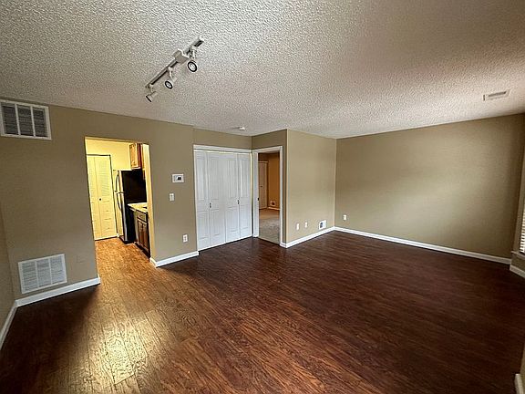 DR/LR -new laminent floors