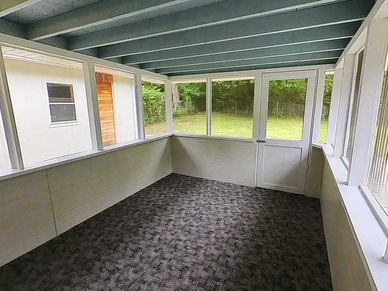Private screened in porch with new carpet