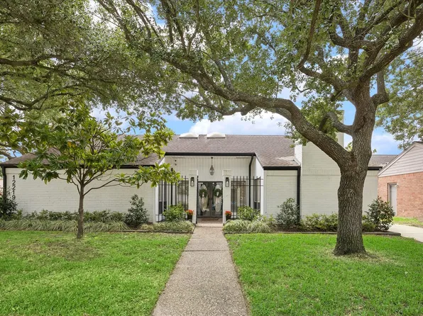 12219 Rocky Knoll Dr, Houston, TX 77077