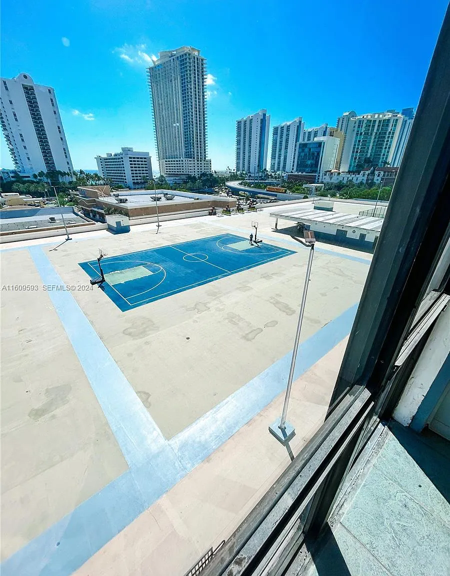 1 bed, 1.5 bath, 767 sqft, $1,700 — Photo 4