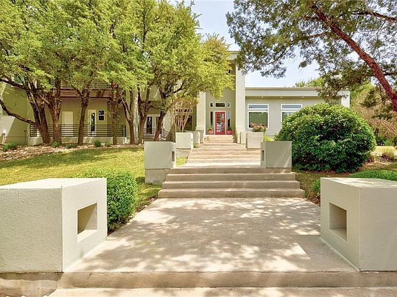 2nd image of 1 Hedgefield Ct