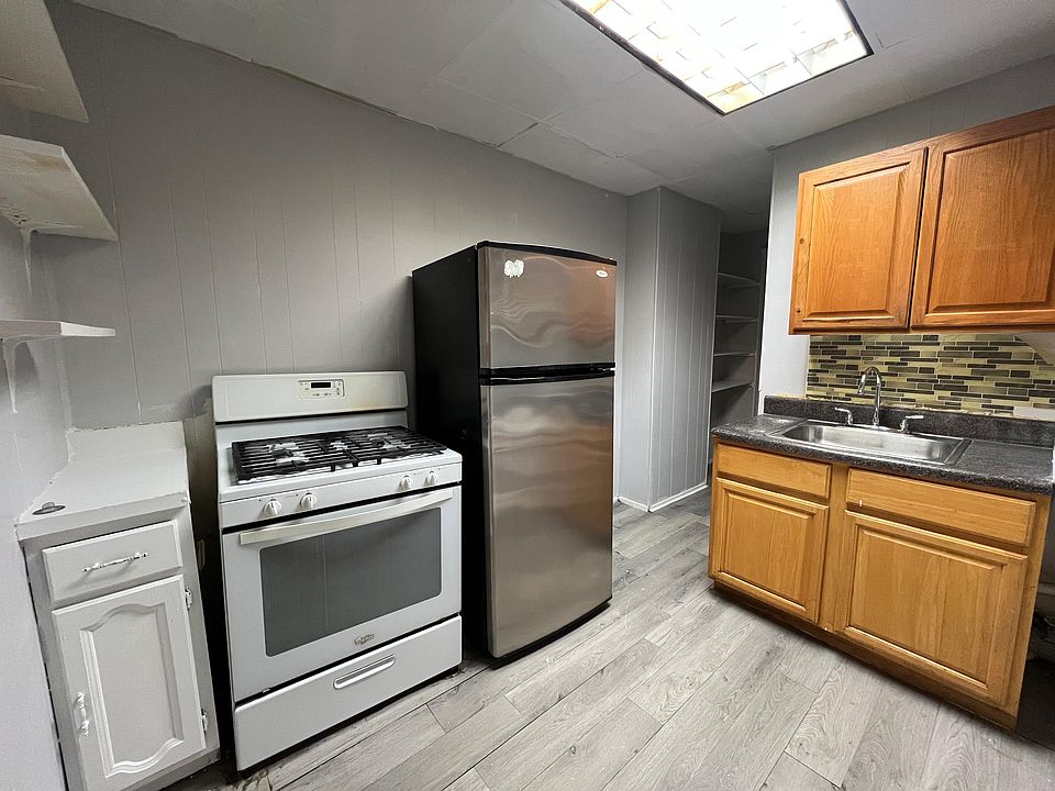 2nd image of 104 Romaine Ave APT 3