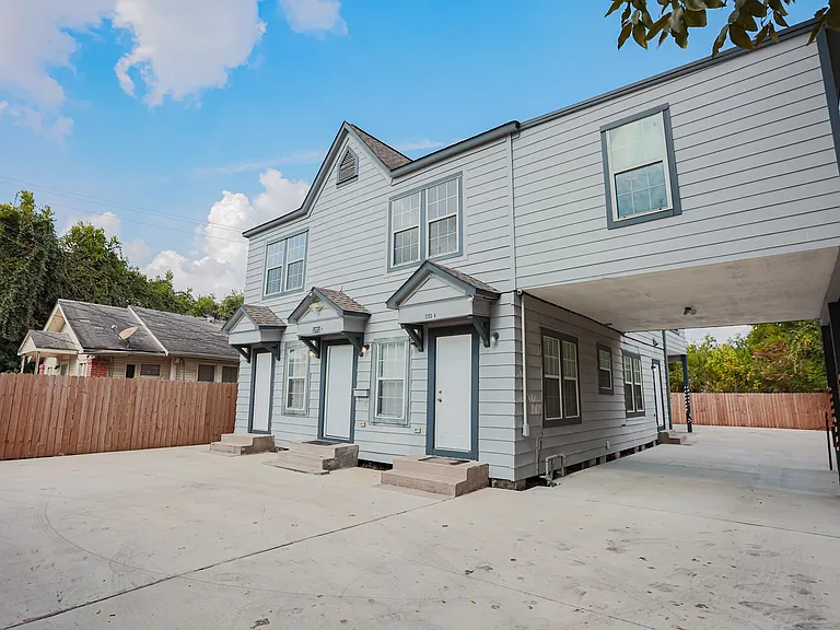 3203 Elgin St #A — Photo 2
