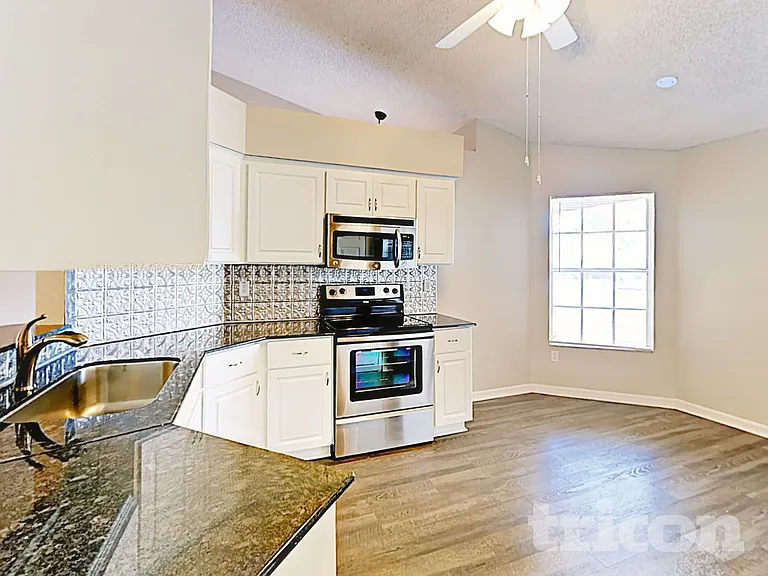 1718 Brandon Trace Ave — Photo 7