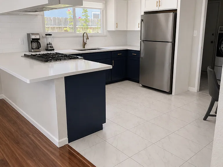 6378 N Poplar Ave — Photo 6