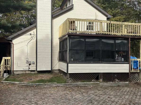 2419 Grey Birch Ln, Long Pond, PA 18334