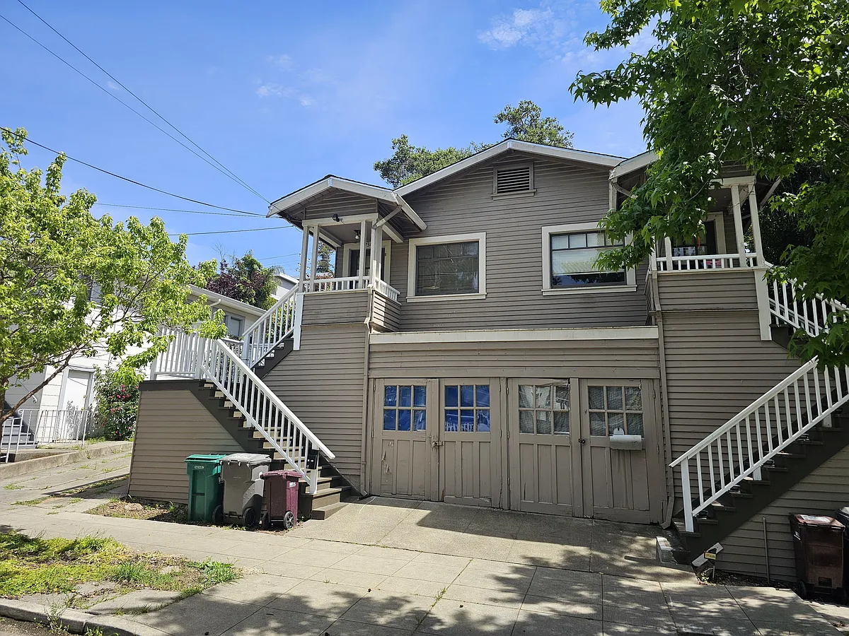 Building Photo - 3934 Whittle Ave