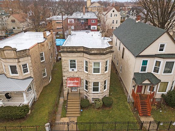 2nd image of 829 N Waller Ave