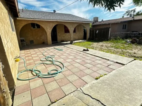 132 E Fresno St, Avenal, CA 93204