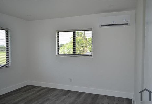 4th image of 940 NW 8th Ave
