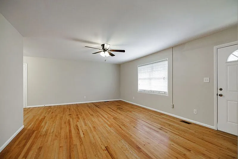 3 bed, 2.0 bath, 1125 sqft, $1,500 — Photo 2