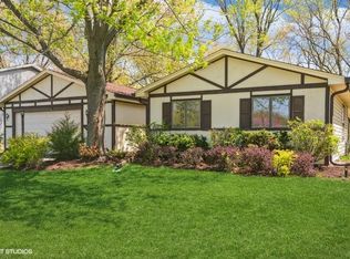 290 Old Mill Grove Rd, Lake Zurich, IL 60047