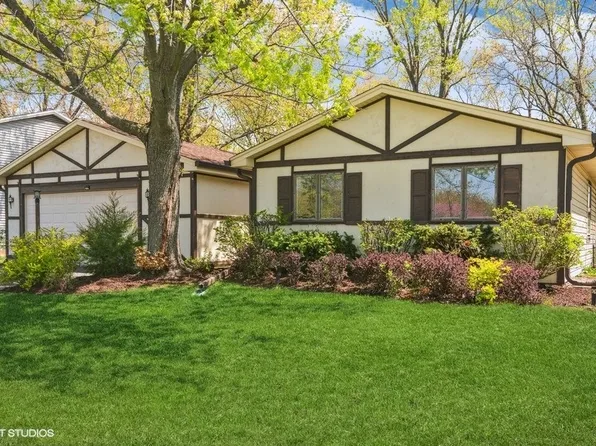 290 Old Mill Grove Rd, Lake Zurich, IL 60047