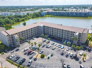 3521 Lake Bayshore Dr #J101, Bradenton, FL 34205