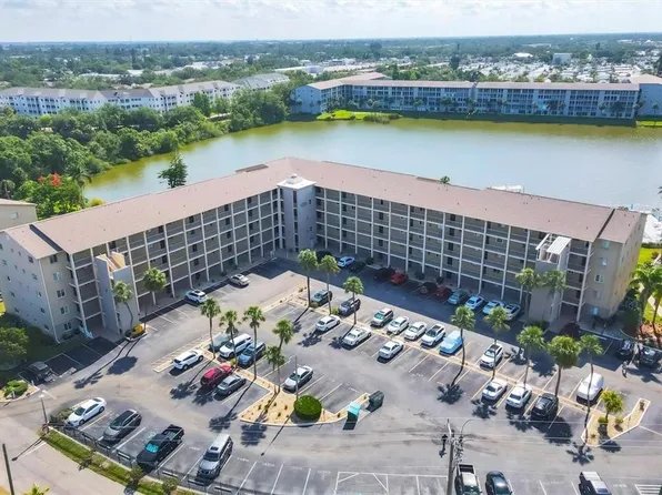 3521 Lake Bayshore Dr #J101, Bradenton, FL 34205