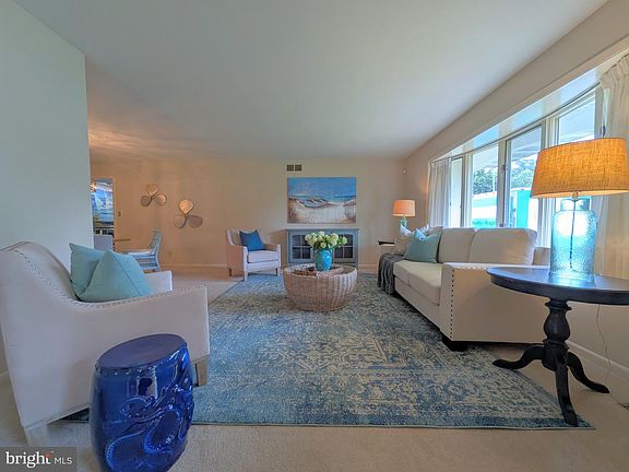 4th image of 400 Kent Way