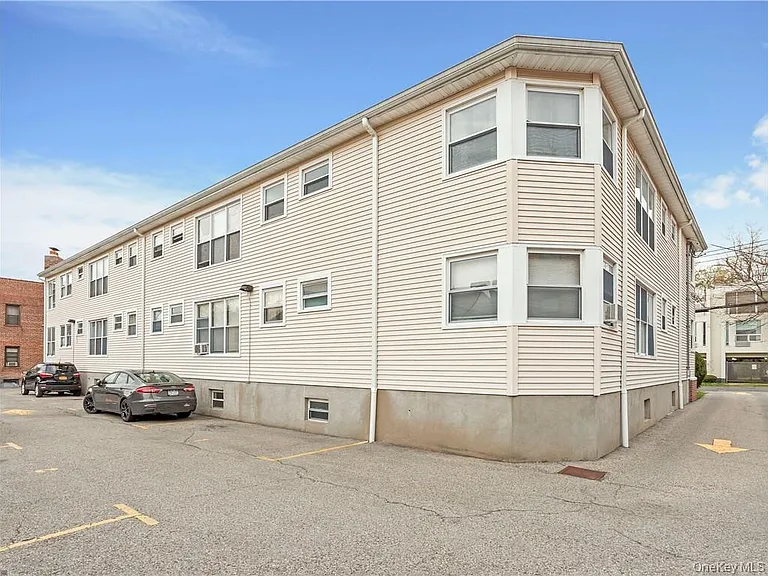 15 Quinby Ave #1E — Photo 18