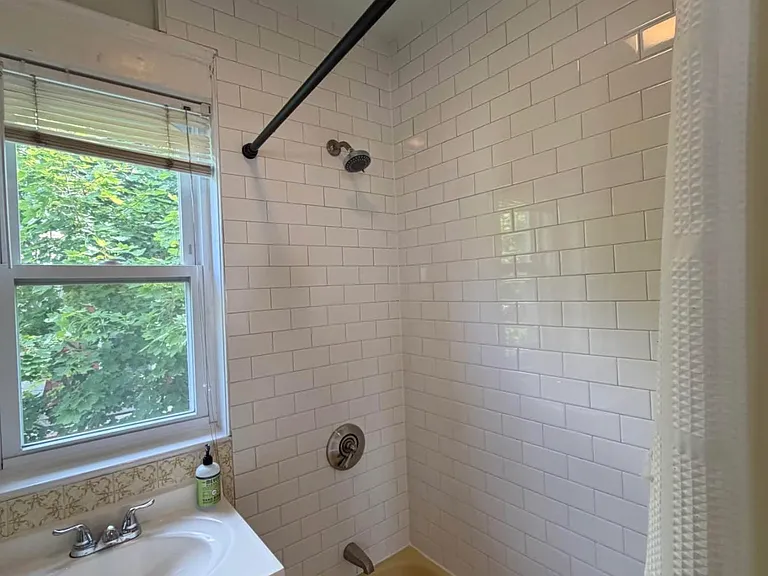 123 Winthrop St #B — Photo 8