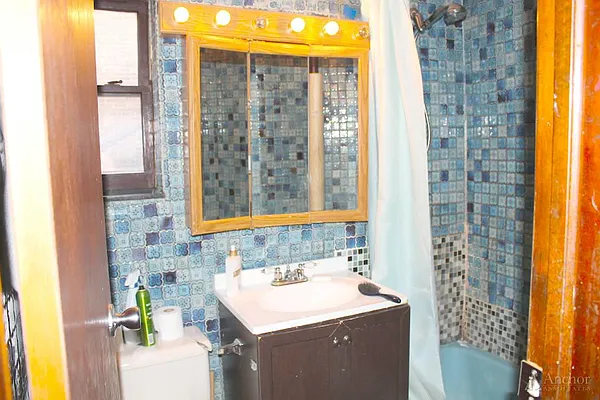 Rented by Anchor Associates | media 22