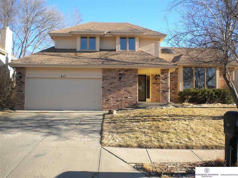 1st image of 611 N 152nd Cir