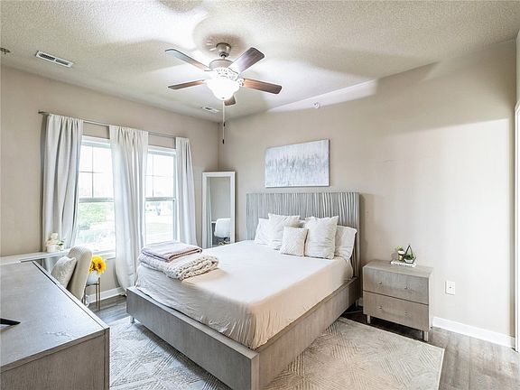 3rd image of 2503 NE Oak Dr Unit 6