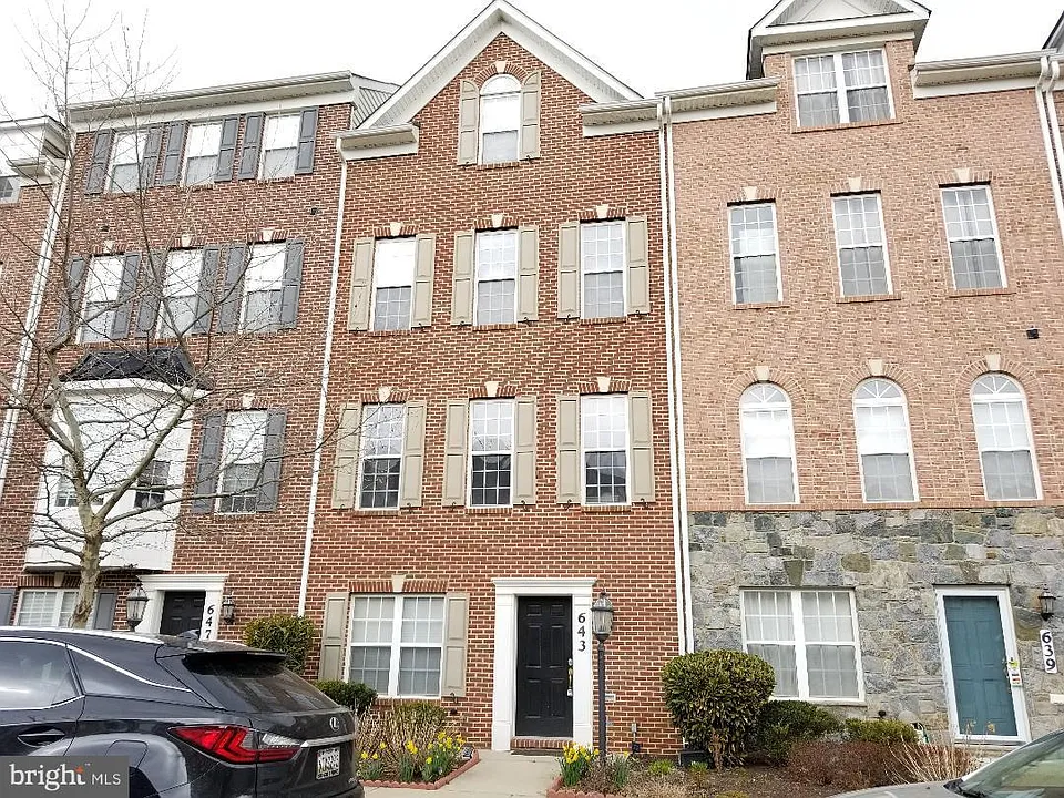 643 Pullman Pl