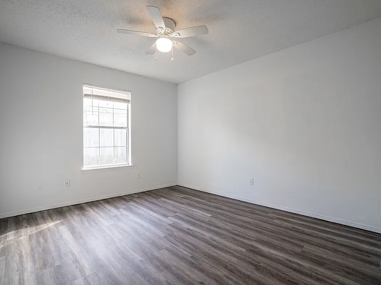 1518 N Bernice Dr — Photo 11