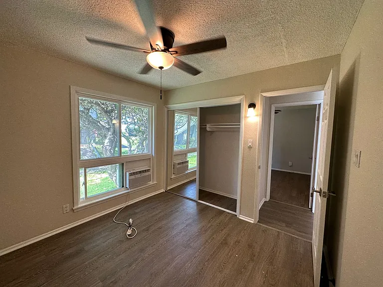 1058 Awawamalu St #E — Photo 6