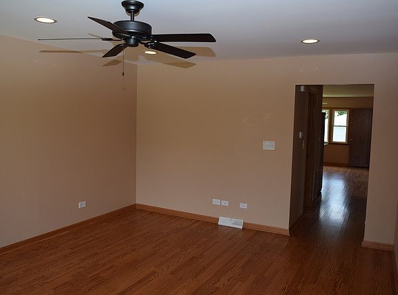 4th image of 10124 Lawrence Ct