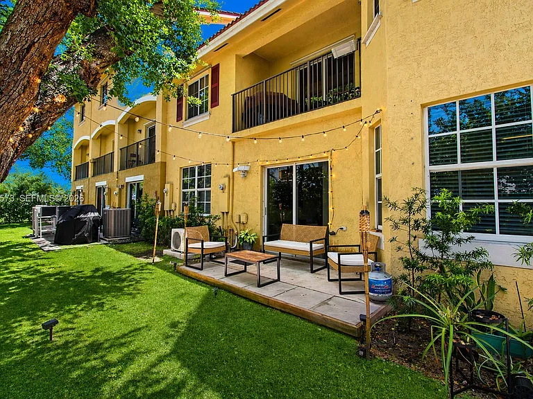 8940 NE 8th Ave #1201 — Photo 16