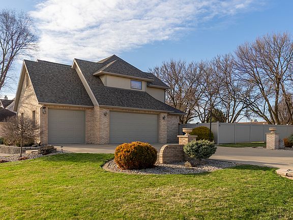 3rd image of 100 Willow Trl