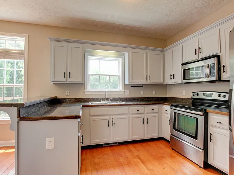 716 Cavalier Dr — Photo 84