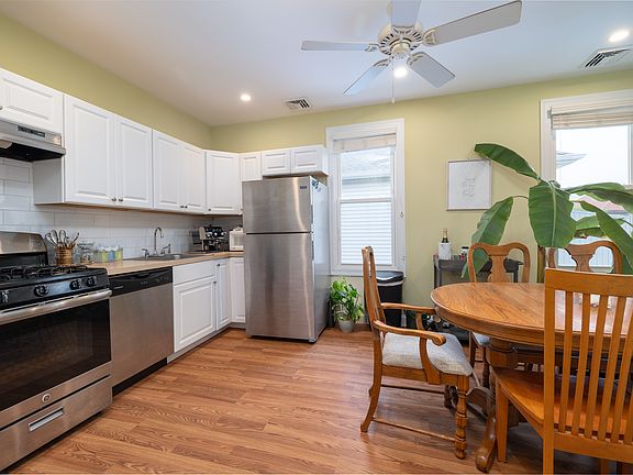 2nd image of 420 W Hudson St Floor 2