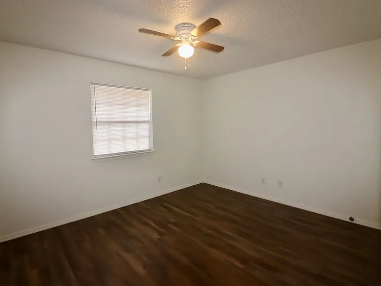 511 W Oak St #12 — Photo 10