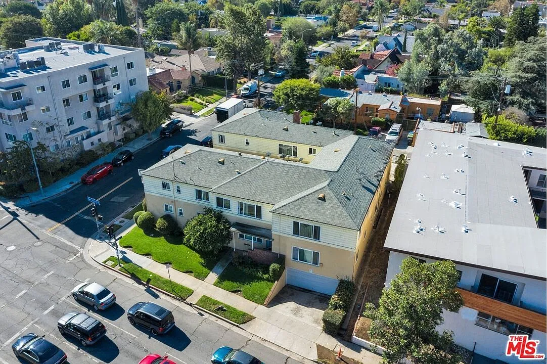 San Vicente Apartments — Photo 4