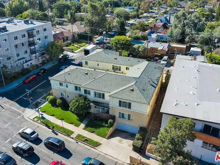 San Vicente Apartments — Photo 4