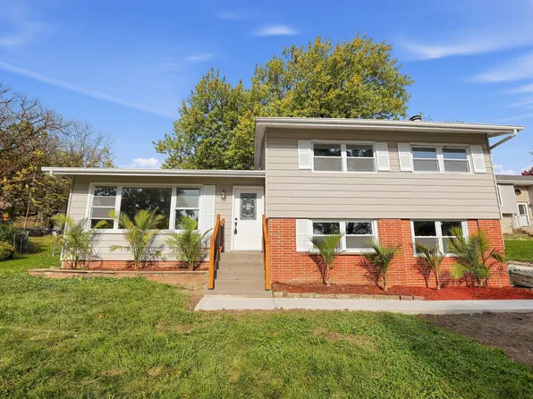1010 W Meadowlark Dr, McHenry, IL 60051
