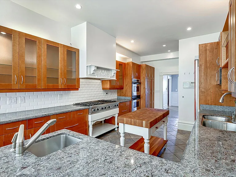 525 Liberty St — Photo 11