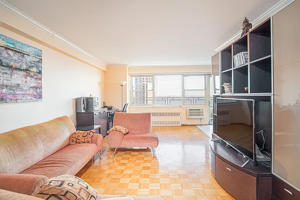 Sold by Azbel Real Estate, Inc. | media 19