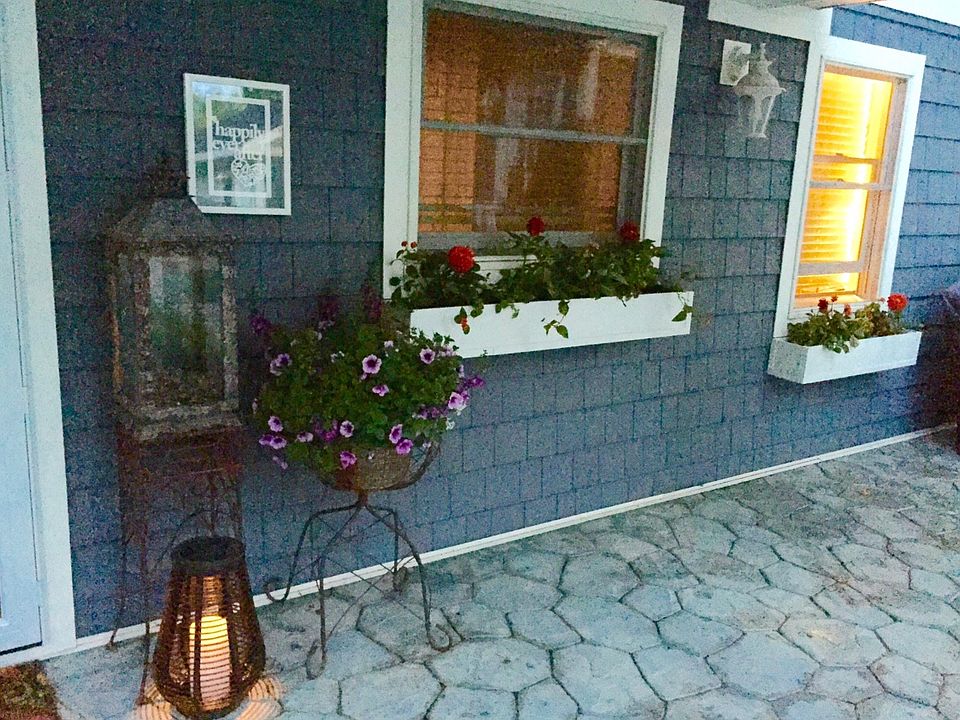 1st image of 8422 Greenwood St